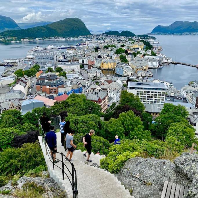 Penthouse By Brosundet, Free Parking Space Alesund Exterior photo